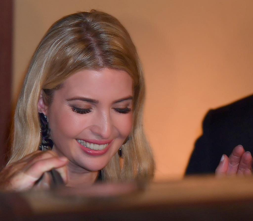 料亭から出て車に乗り込むトランプ米大統領の長女、イバンカ大統領補佐官＝２日午後、東京都港区（納冨康撮影）