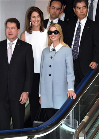 成田空港に到着したトランプ米大統領の長女、イバンカ大統領補佐官＝２日午後、成田空港（川口良介撮影）