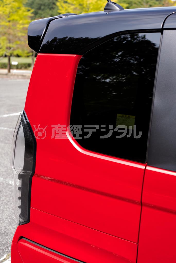 リアクオーターウインドー。ホンダ・Ｎ－ＢＯＸカスタム