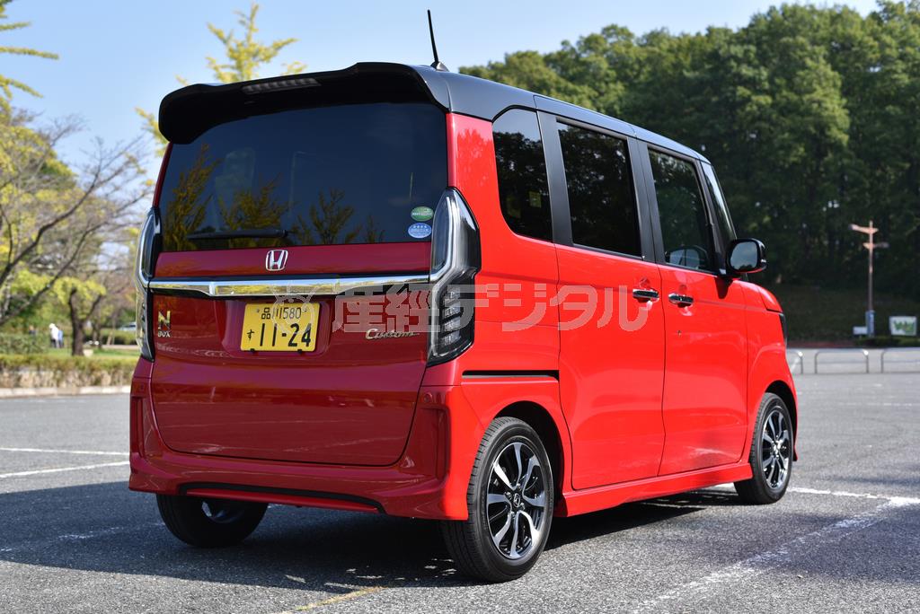 最も四角さが際立つアングル。ホンダ・Ｎ－ＢＯＸカスタム