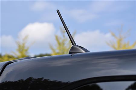 右後部に配置されたアンテナは折りたたみ式。ホンダ・Ｎ－ＢＯＸカスタム