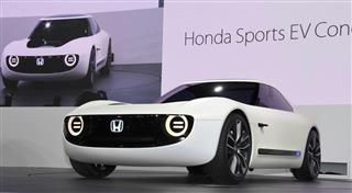 ホンダが東京モーターショーに出展したＥＶのコンセプト車。欧州の環境規制強化で日本メーカーも対応を迫られる＝東京都江東区