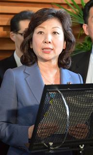 野田聖子総務相＝７日午前、首相官邸（斎藤良雄撮影）