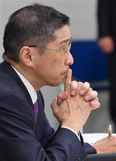 完成検査問題に関する記者会見に臨む日産自動車の西川広人代表＝１７日午後、横浜市西区（納冨康撮影）