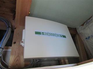 バスルームの天井裏に据え付けたＳ－ＲＥＭＯＳの制御盤＝千葉県君津市