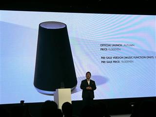 ＡＩスピーカー「ウェーブ」の発売を発表するＬＩＮＥの舛田淳取締役＝６月１５日、東京都渋谷区