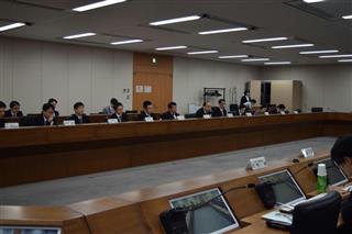 総務省が開いた「公衆無線ＬＡＮセキュリティ分科会」の初会合＝２４日、東京都千代田区