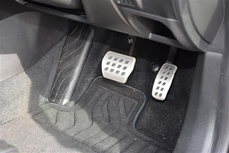 ラバーグリップ付のアルミペダル