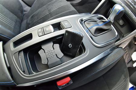 シャッター付きカップホルダーと、ハンズフリーカードキー