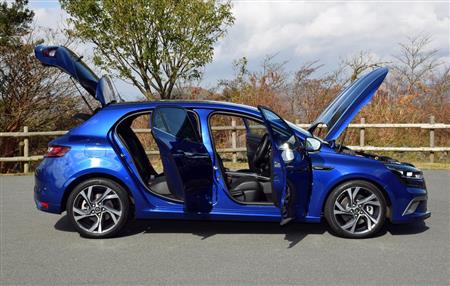 すべて開けた状態のメガーヌＧＴ