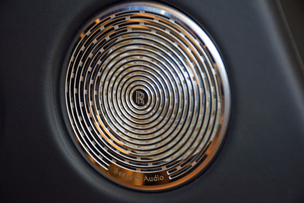 ドア側面のスピーカー