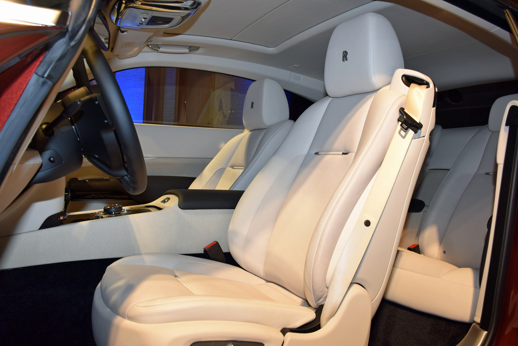 「レイス」のフロントシート