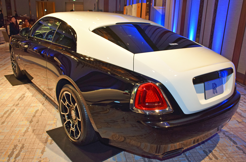 ファストバックスタイルの「レイス」（ブラック・バッジモデル）