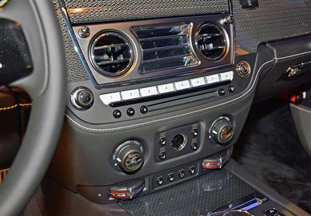 「レイス」のセンタークラスター（ブラック・バッジモデル）