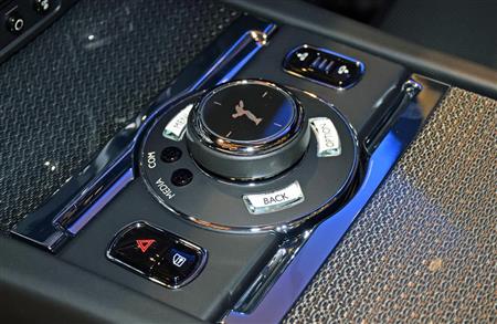 インフォテインメントシステムなどを操作するロータリーコントローラー。ダイアル上部はタッチパッドになっている