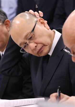 業務改善命令を受け記者会見する商工中金の安達健祐社長=10月25日、東京中央区(春名中撮影)