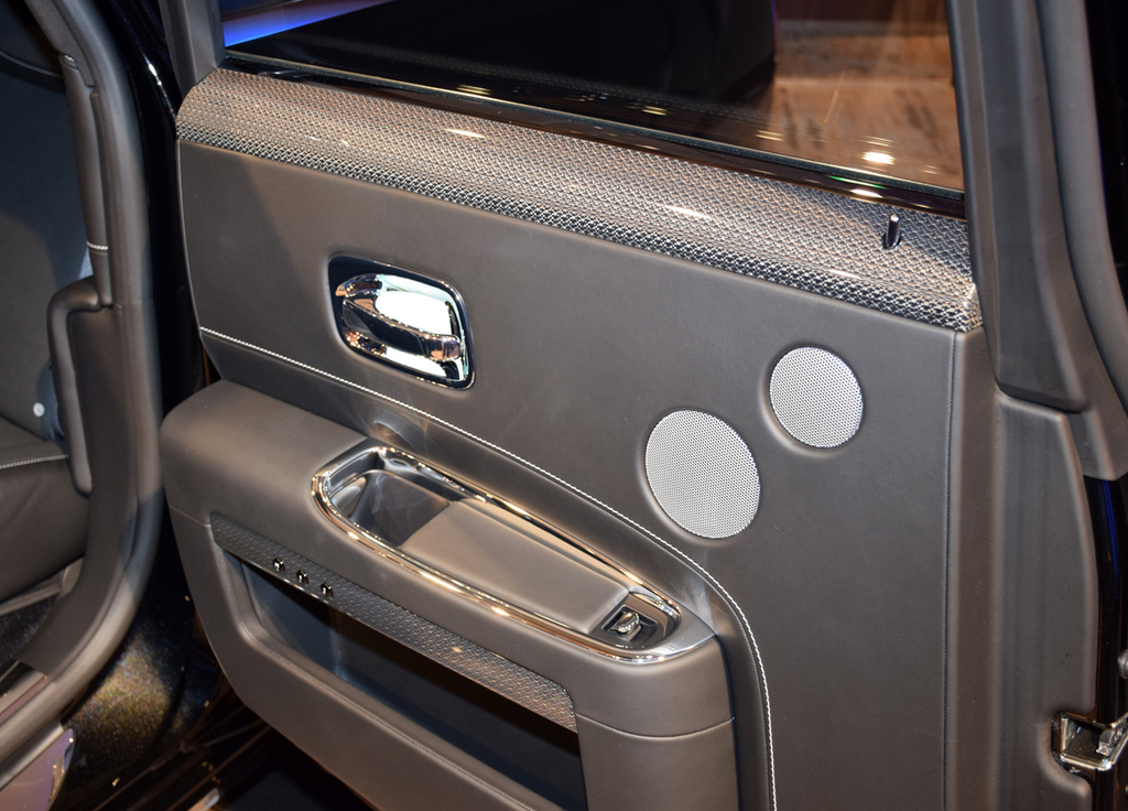 後席コーチドアのトリム