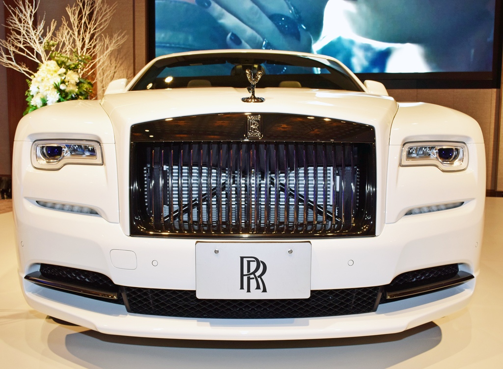 ロールス・ロイスのコンバーチブル「ドーン」（ブラック・バッジモデル）