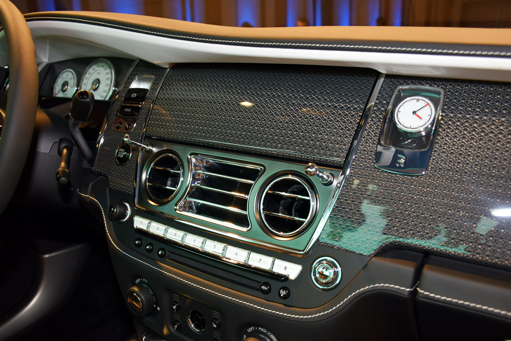 高級感が漂うインパネ周り（ブラック・バッジモデル）