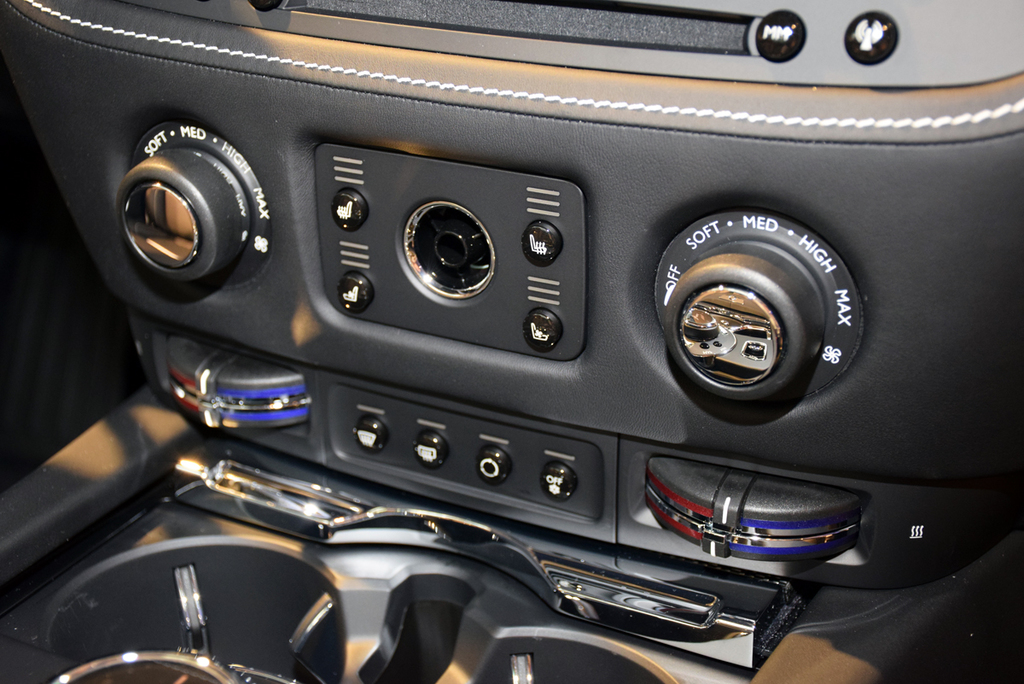 エアコンの操作スイッチ