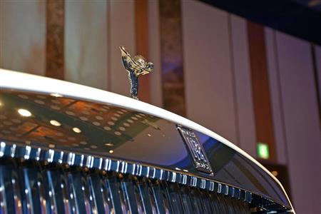 ロールス・ロイスのエンブレムと、マスコットの「スピリット・オブ・エクスタシー」（ブラック・バッジモデル）