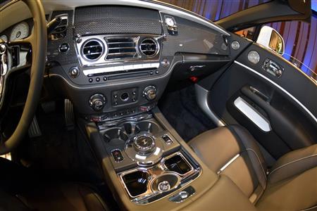 細部まで職人技が息づいたダークトーンのインテリア（ブラック・バッジモデル）