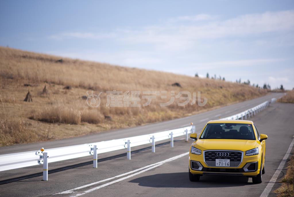 標高１６００～２０００メートルの高原を走るビーナスライン。山岳路ながら、このように視界が開けた場所が多いのが特徴。気分爽快です。アウディ・Ｑ２
