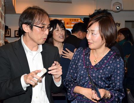 参加者と親睦を深める中川氏