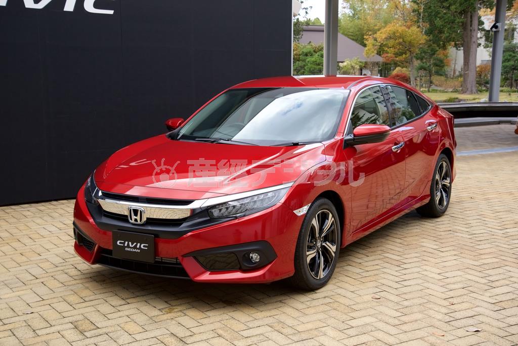 セダンは伸びやかなプロポーションが特徴。ホンダ・シビックセダン