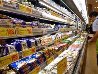 「パルメザンチーズ」の名称使用が一転して容認された＝横浜市鶴見区のスーパー