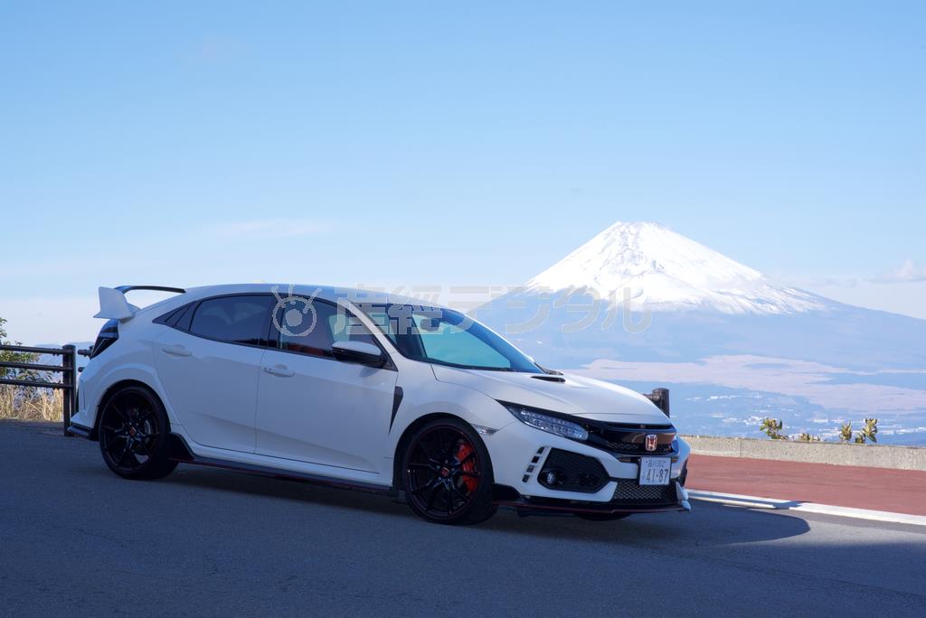 快晴の伊豆スカイラインで富士をバックに。ホンダ・シビックＴＹＰＥＲ