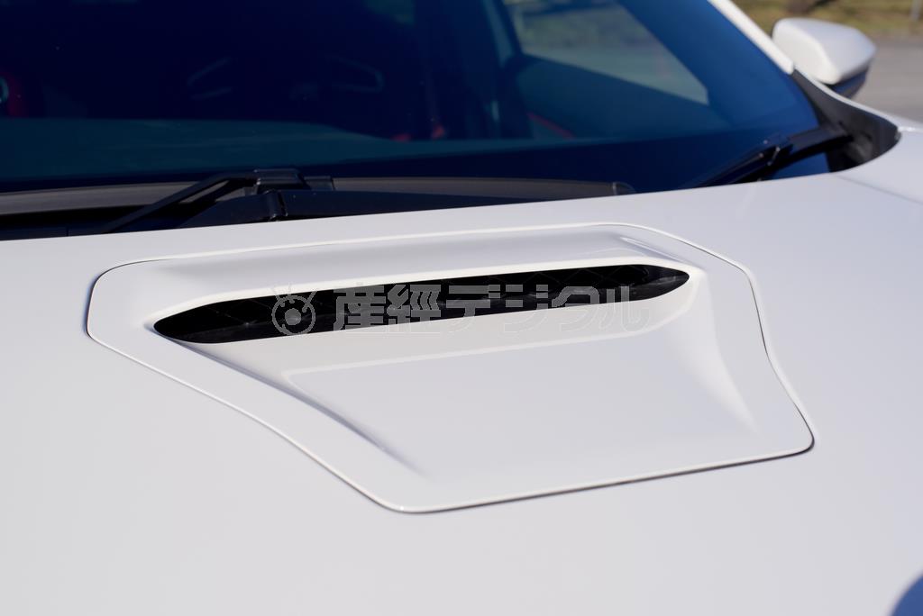 ボンネット上のエアインテーク。ホンダ・シビックＴＹＰＥＲ