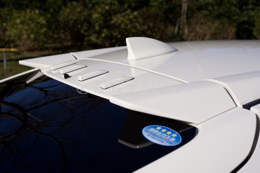 シャークフィンアンテナとルーフスポイラー。ホンダ・シビックＴＹＰＥＲ