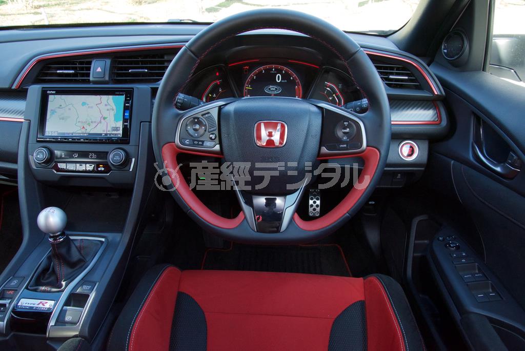 コクピットは至るところに赤いモチーフが。ホンダ・シビックＴＹＰＥＲ