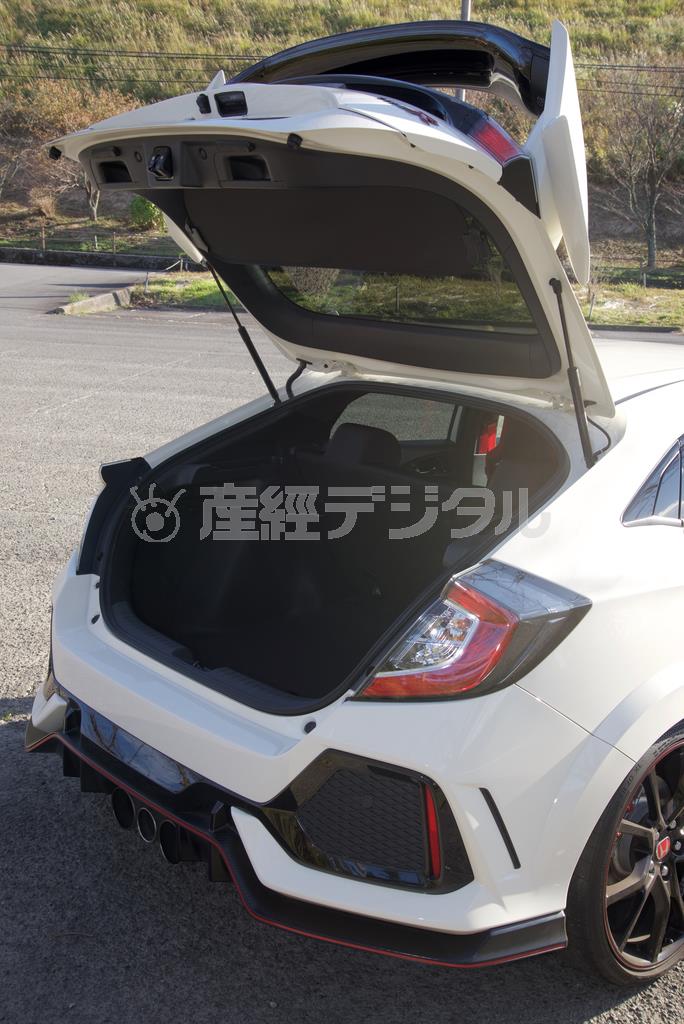 もちろん荷物もたっぷり積めます。ホンダ・シビックＴＹＰＥＲ