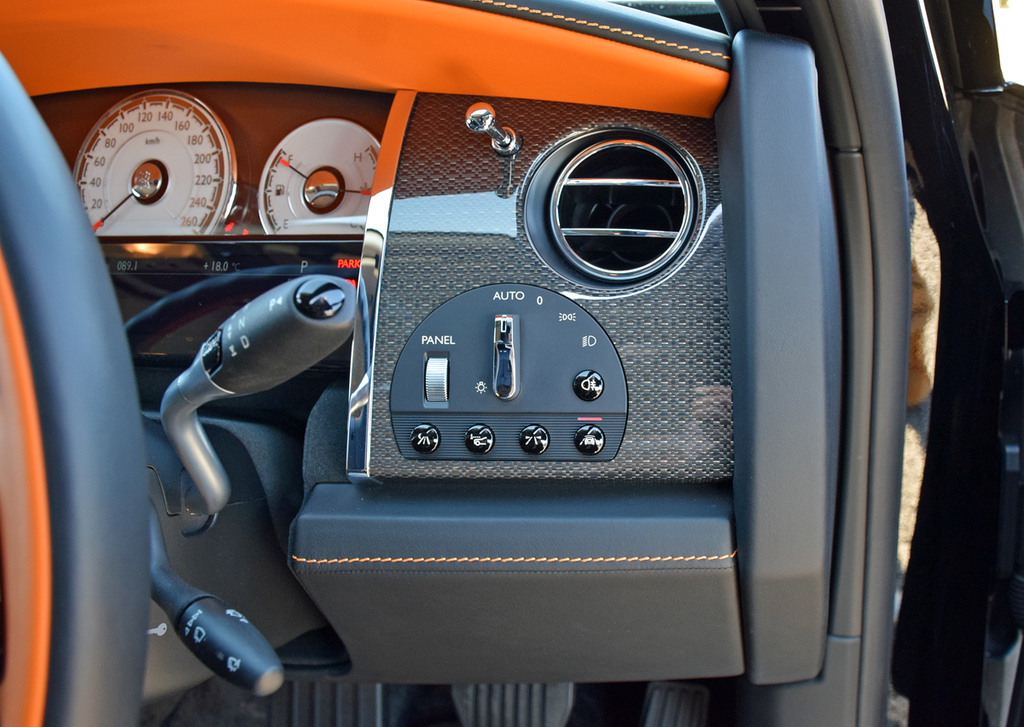 灯火類の操作パネル