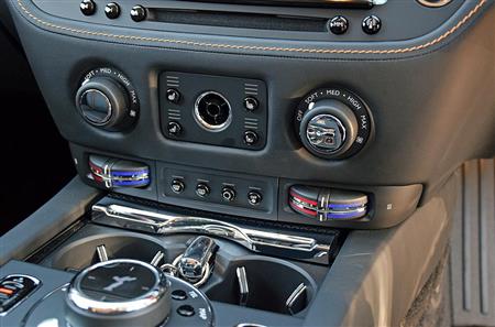 エアコンの操作スイッチ