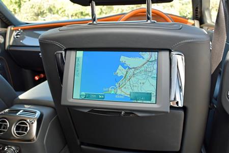 シートバックの９．２インチモニター