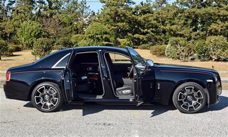 後席はコーチドア（観音開き）