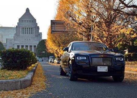 国会議事堂前を走るゴースト