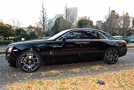 全長５．４メートルにも達する伸びやかなボディが美しいロールス・ロイス「ゴースト」