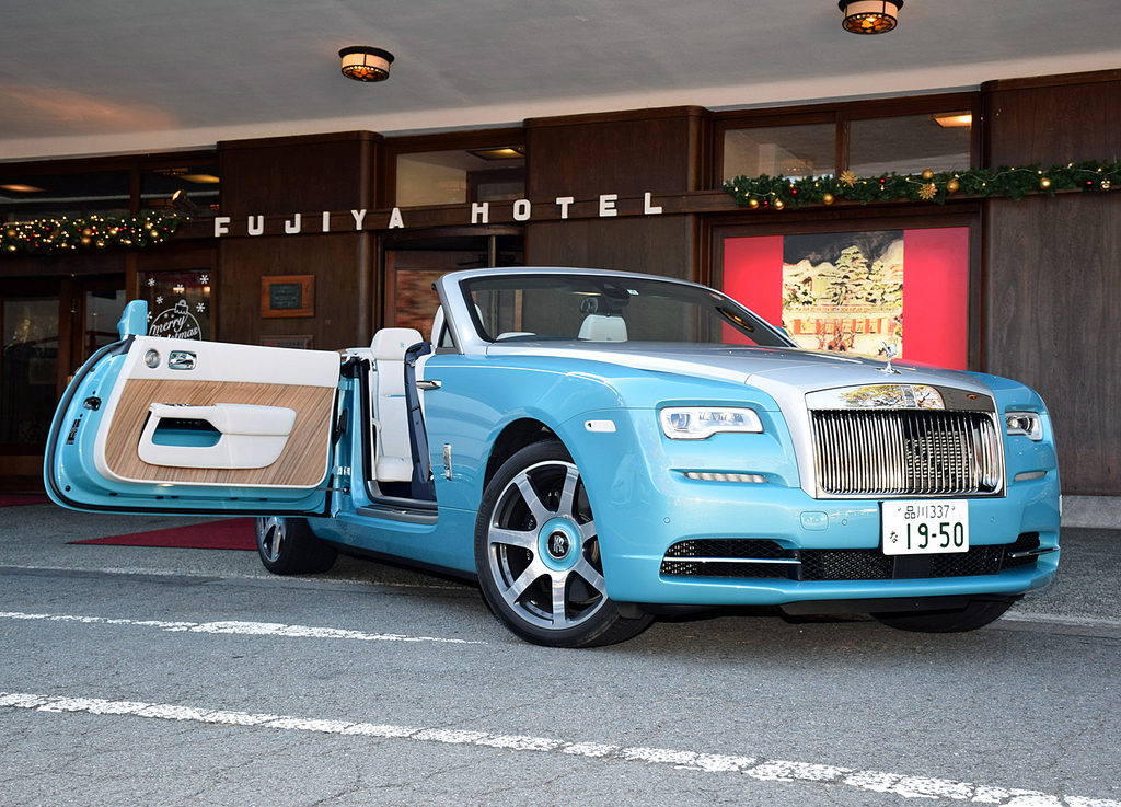 箱根の富士屋ホテルとロールス・ロイス「ドーン」