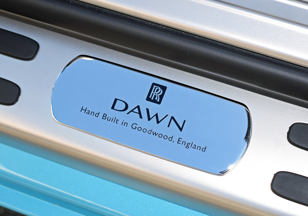 英国本社グッドウッドで手作りされている証