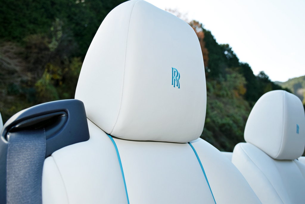 エンブレムの刺繍。もちろん日の丸やユニオンジャックをオーダーすることもできる