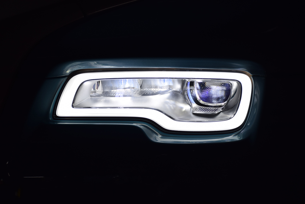 ロールス・ロイス「ドーン」のＬＥＤヘッドライト