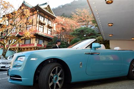 箱根の富士屋ホテルとロールス・ロイス「ドーン」