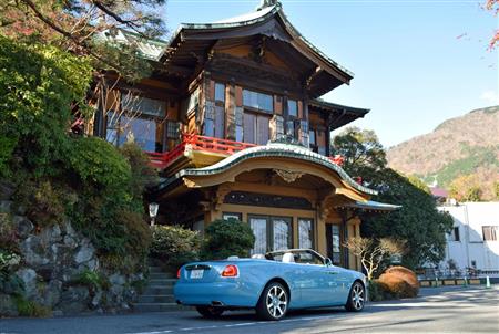 箱根の富士屋ホテルとロールス・ロイス「ドーン」