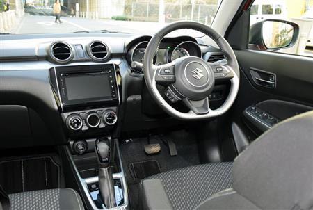 運転に集中しやすい飾り気のない空間