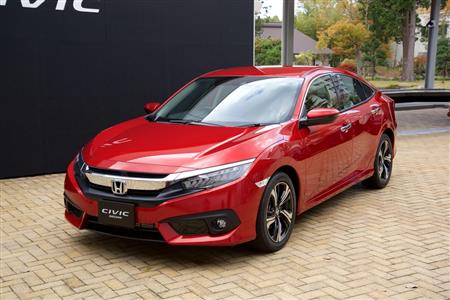 セダンは伸びやかなプロポーションが特徴。ホンダ・シビックセダン