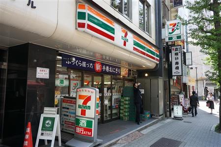 セブン-イレブンは凍食品や総菜を大幅に拡充し、女性客を取り込む